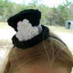 crochet mini tophat, mini tophat hairclip, free crochet tophat pattern, mini tophat crochet pattern free