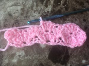 how to crochet, how to crochet for beginners, crochet stitches, how to crochet a shell stitch, shell stitch crochet video, how to crochet a shell stitch for beginners