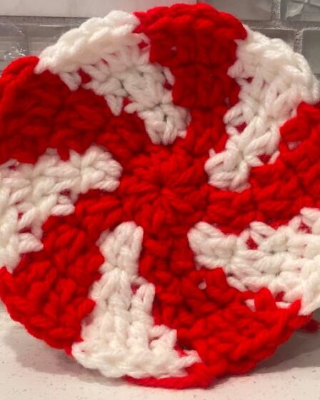 peppermint, crochet peppermint pattern, free crochet pattern, how to crochet a peppermint swirl