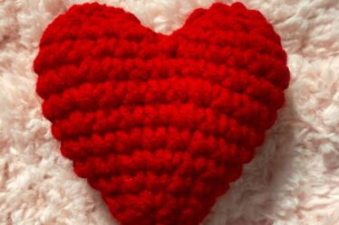 crochet heart pattern, crochet valentine, how to crochet a heart, crochet heart amigurumi, amigurumi